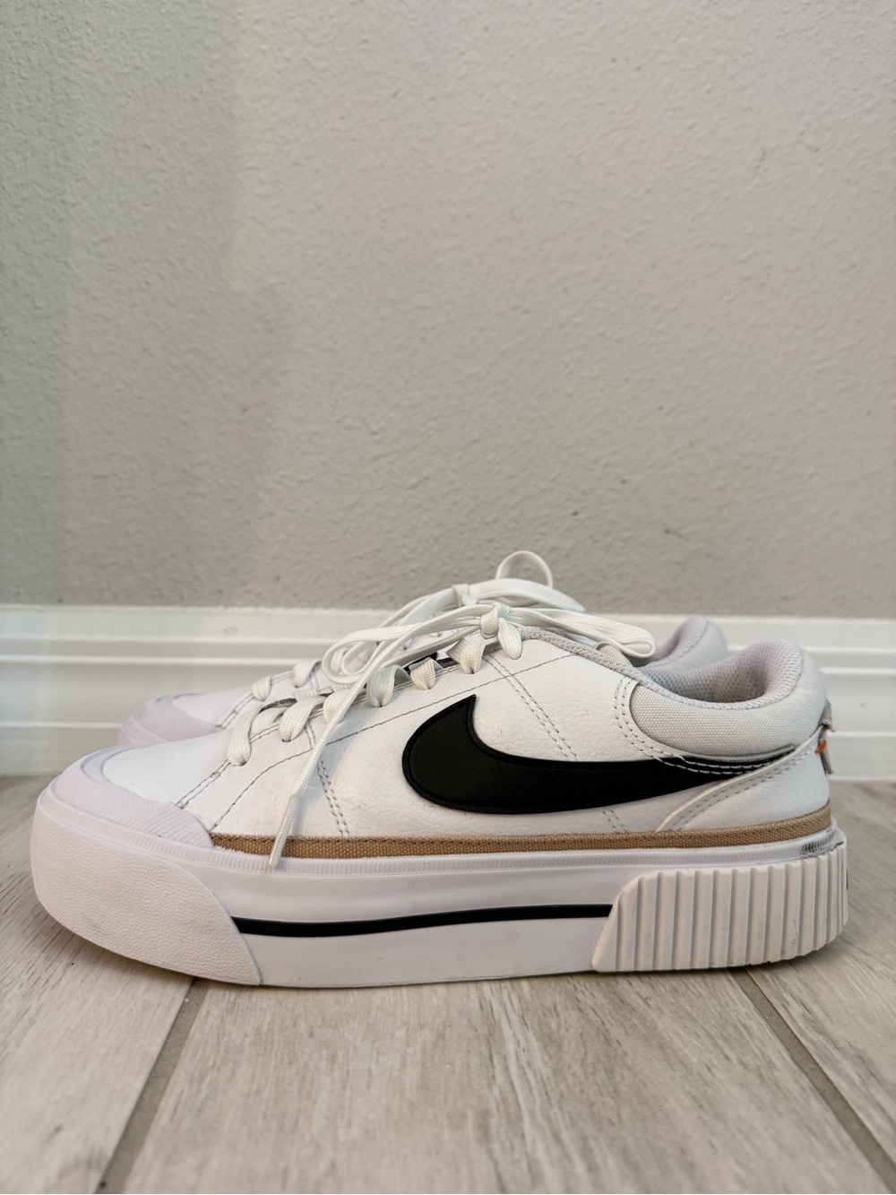 Women’s Nike Court Legacy Lift Shoes - US Size 7.5